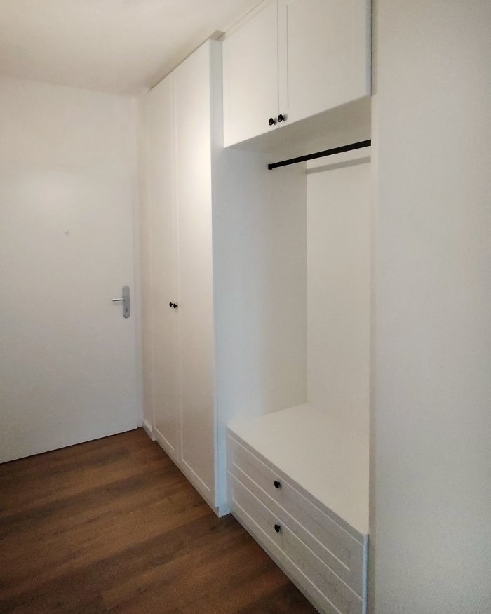 Štýlové skrine s frézovanými dvierkami
