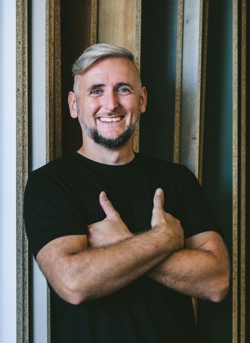 TOMÁŠ