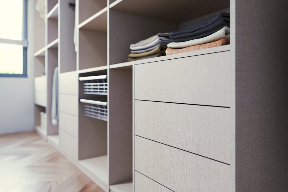 Walk-in šatník za sklom Walk-in šatník za sklom